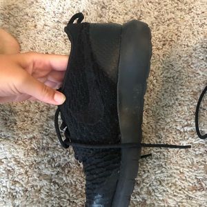 All black nike shoes